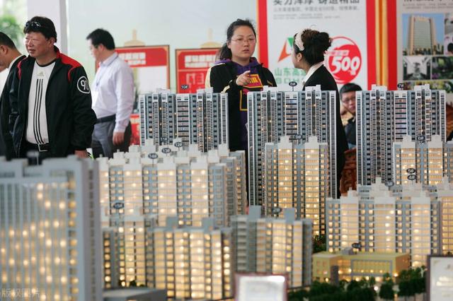 郑州楼市发生巨大变化，未来一段时间房价还会下跌吗？