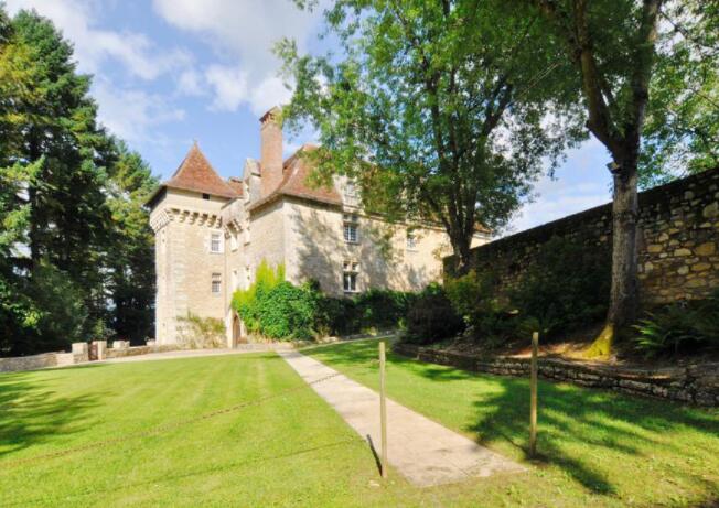 法国西南部价值300万美元的正宗城堡保留了15世纪的魅力